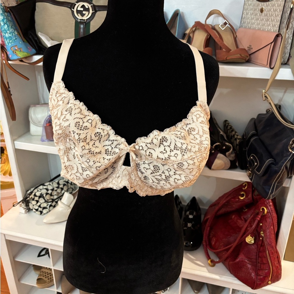 Victoria's Secret Beige Lace Underwire Bra